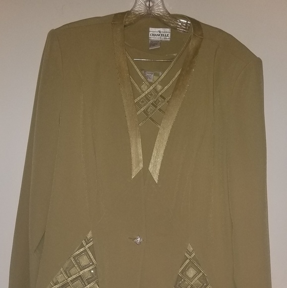 Suit - Picture 1 of 4